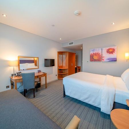 Premier Inn Abu Dhabi Airport Business Park Eksteriør bilde