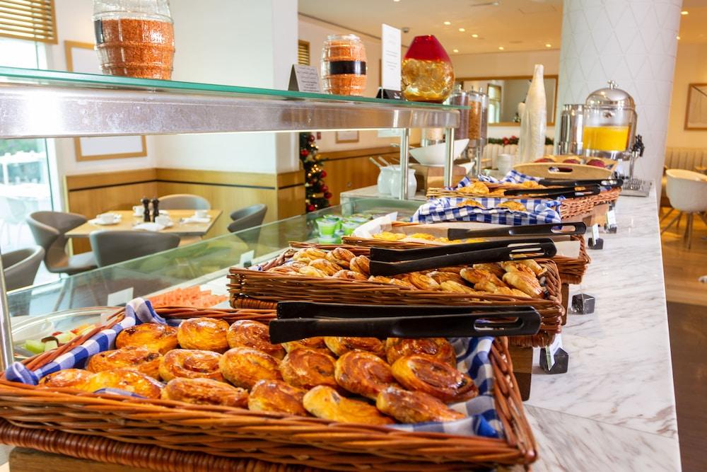 Premier Inn Abu Dhabi Airport Business Park Eksteriør bilde