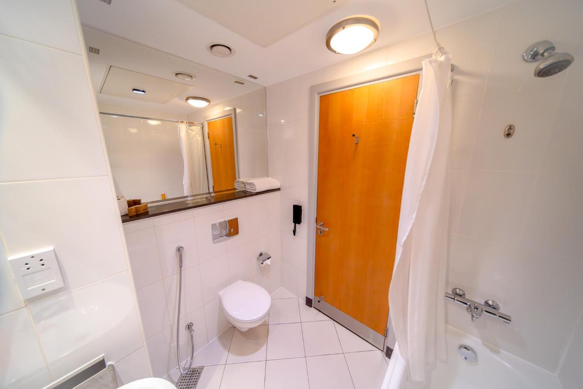 Premier Inn Abu Dhabi Airport Business Park Eksteriør bilde