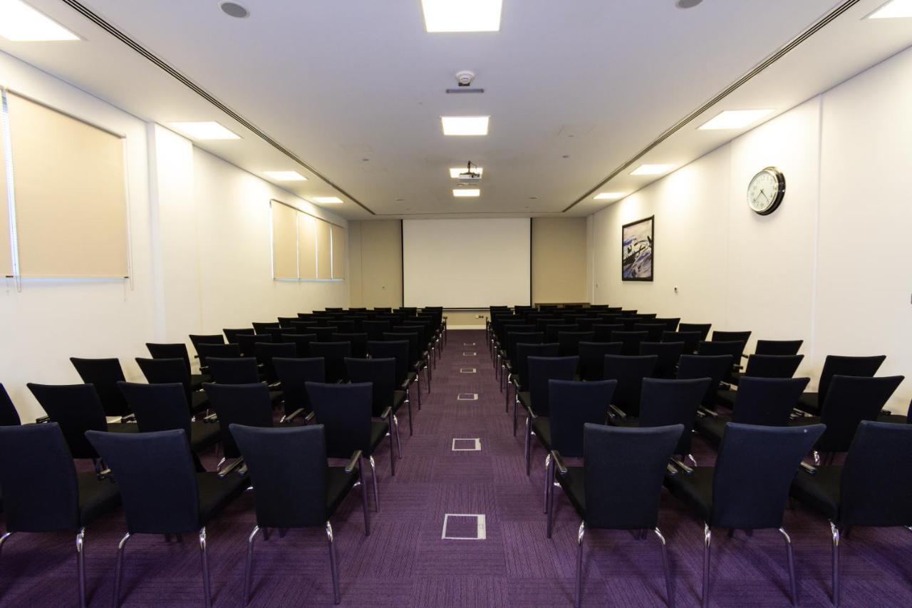 Premier Inn Abu Dhabi Airport Business Park Eksteriør bilde